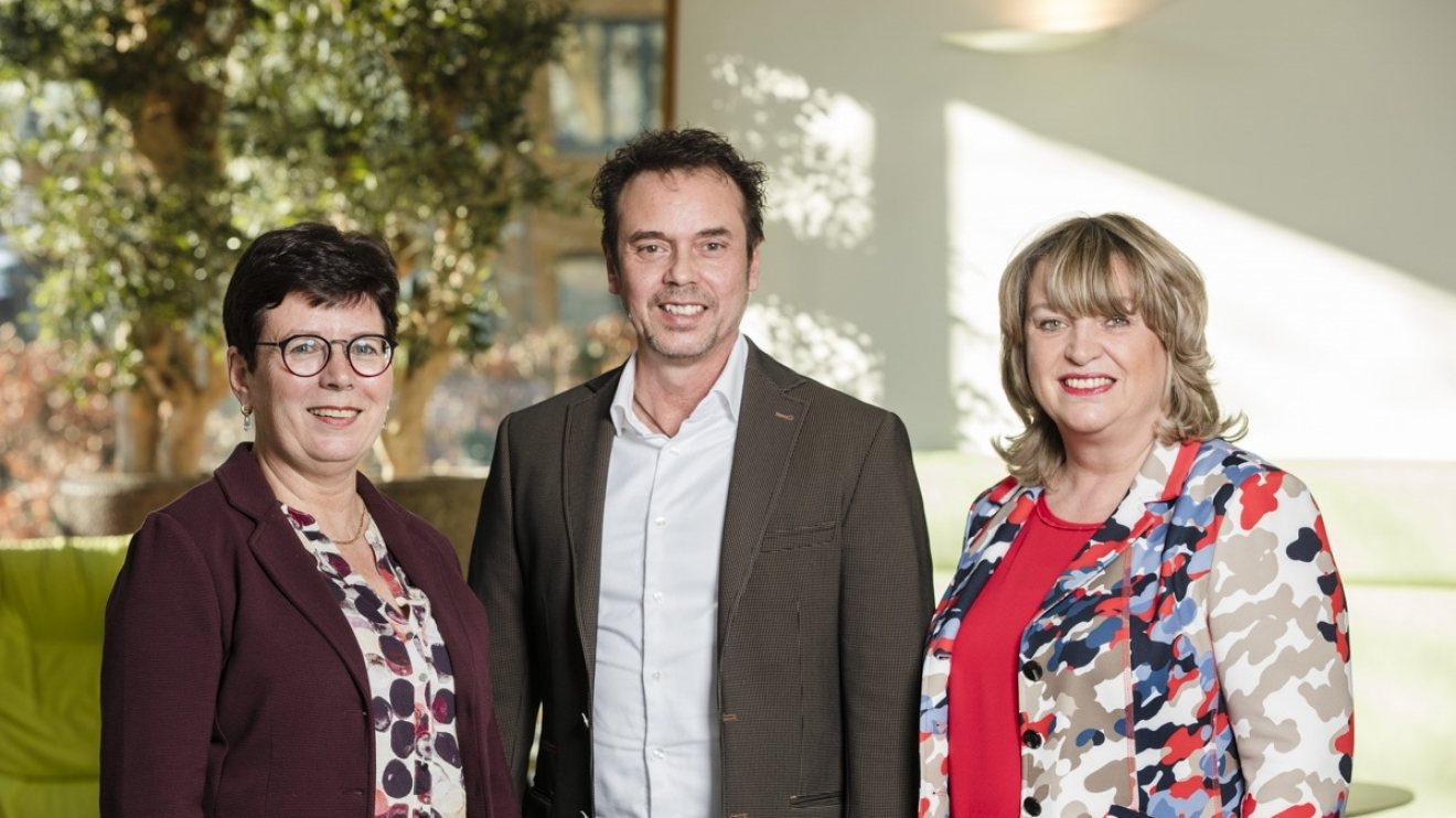 De drie consulenten van CUVO beantwoorden al uw vragen over uitvaarten.