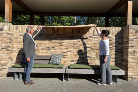 Herplaatsing eerste steen HD