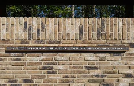 Herplaatsing eerste steen HD